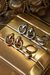 Brinco Pequeno com Aro Frontal Entrelaçado Banhado em Ouro 18k / Prata