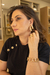 Argola com Detalhes Estriados em Tubo Banhada em Ouro 18k Tamanho G Grande - comprar online