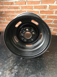 01 unidade de roda original do Chevrolet Camaro 1969. 15x8 5x4.5"/5x4.75" na internet