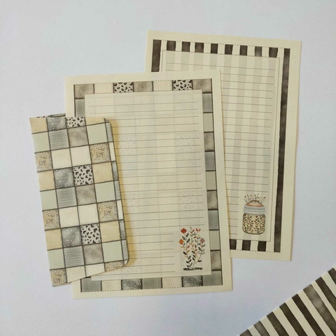 Papéis de Carta Coleção Costurando Memórias com Envelope 10 unidades | Patchwork Marrom - 02 Estampas - comprar online