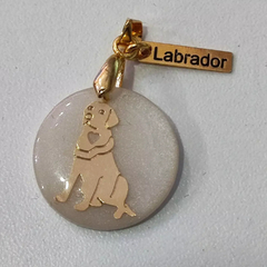 Pingente Labrador - Madrepérola e banho de ouro na internet