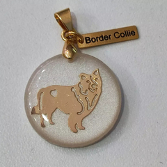 Pingente Border Collie- Madrepérola e banho de ouro - Thor Stories Boutique Pet