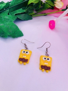 Brinco Bob Esponja – Direto da Fenda do Biquíni pro seu look