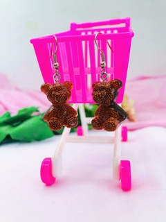 Brinco Urso Gummy Marrom – Um docinho no visual (sem culpa e com muito estilo)