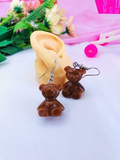 Brinco Urso Gummy Marrom – Um docinho no visual (sem culpa e com muito estilo)