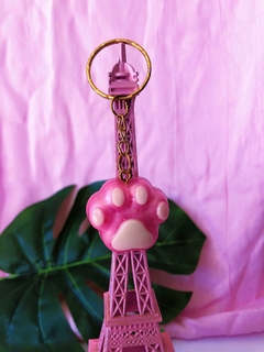 Chaveiro Patinha Rosa – Fofura em Cada Passo