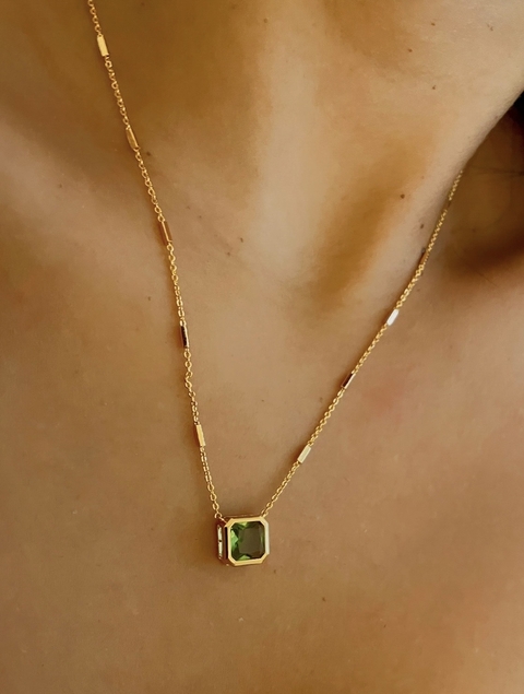 Colar Raízes Cristal Verde Claro Quadrado Banhado a Ouro 18k - comprar online