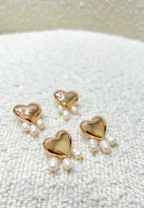 Brinco Mari Coração com Pérola Banhado a Ouro 18k