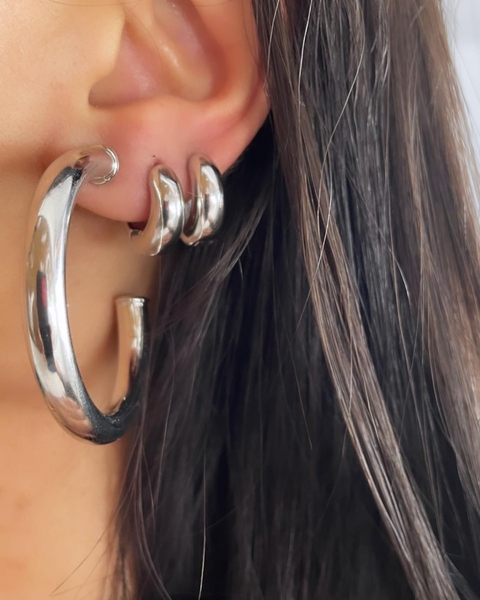 Argola Tubo Liso Grande Banhada a Ródio Branco - comprar online