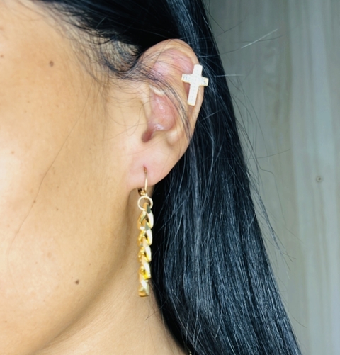 Brinco Corrente texturada em Dourado Biju