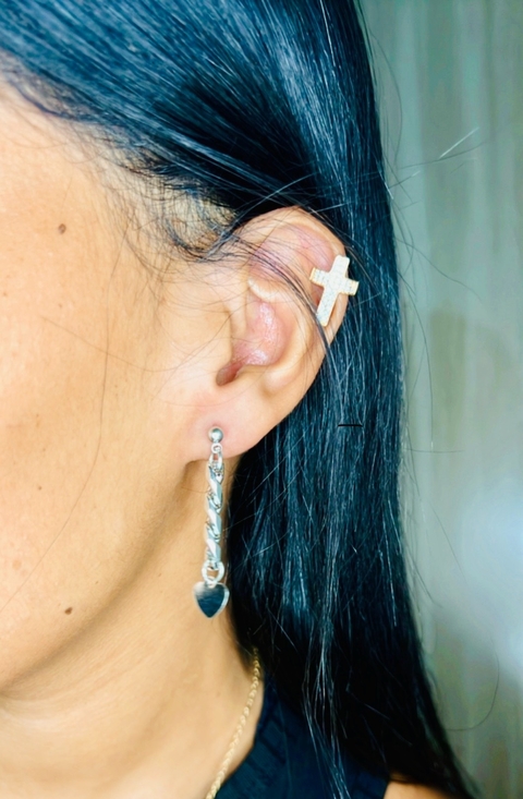 Brinco Corrente texturada com pingente de coração Biju em prata