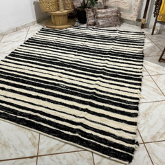 Tapete Artesanal Peludo Rústico Preto Faixa Exclusivo na internet