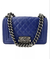 Bolsa com Alça Chanel Boy Small Azul