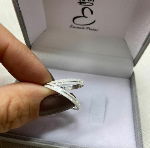 Par de Alianças em Prata 2mm, Reta, Diamantada, 1 Friso Canto