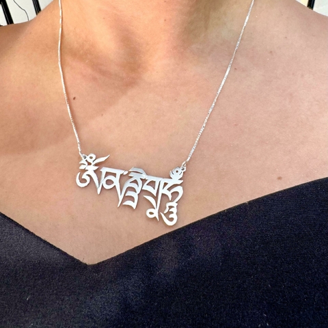 Colar Personalizado de Prata Veneziana, Manuscrito Mantra Om Akshobhya Hum - comprar online