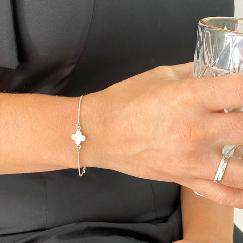 Pulseira de Prata 1 Trevo Pedra Natural Madrepérola Borda Polida 1cm Insp.VCleef - comprar online