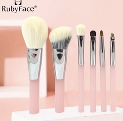 Mini brochas Ruby Face en internet