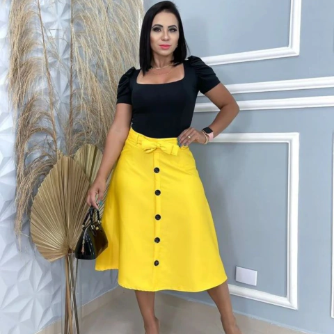 Saia Midi Alfaiataria Elegante com Detalhe de Botões e Cinto - comprar online
