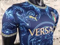 CAMISA ITÁLIA X VERSACCE - 2022/23 - VERSÃO TORCEDOR na internet