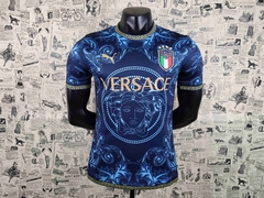 CAMISA ITÁLIA X VERSACCE - 2022/23 - VERSÃO TORCEDOR