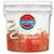 Pacote de requeijão cremoso original Catupiry de 3,6kg, com um fio de produto saindo da embalagem.