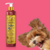Frasco de shampoo Limpeza Intensa Safira Cereja e Avelã da marca Dolce Pet, com um cachorro feliz ao fundo.