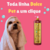 Cachorro com toalha na cabeça ao lado de uma embalagem de shampoo Dolce Pet Esmeralda Bambu Mossô 1L.