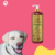 Frasco de shampoo suave Esmeralda Cereja e Avelã da Dolce Pet com um cachorro ao fundo, sorrindo.