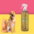 Frasco de fluído desembaraçador Dolce Pet Água Marinha com cães e gatos ao fundo.