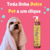 Um cachorro enrolado em uma toalha ao lado de um frasco de shampoo Safira Bambu Mossô da Dolce Pet.