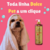 Cachorro com toalha na cabeça ao lado do Shampoo Neutralizador de Odores Turmalina Cereja e Avelã da Dolce Pet.