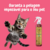 Gato brincando ao lado do fluído finalizador térmico Calcedônia da Dolce Pet para cães e gatos, com fundo rosa
