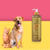 Frasco de shampoo Volume Supremo Âmbar Cereja e Avelã da Dolce Pet, com um cão e um gato ao fundo.