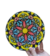 Prato decorativo em vidro com padrão de mandala colorido, segurado por uma mão.