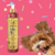 Frasco de shampoo Limpeza Intensa Safira Bambu Mossô da Dolce Pet, com um cachorro feliz ao fundo.