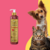 Frasco de shampoo neutralizador de odores Turmalina Cereja e Avelã da Dolce Pet, com um cachorro e um gato ao fundo.
