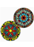 Conjunto de dois pratos de parede decorativos em vidro com design de mandala colorida.