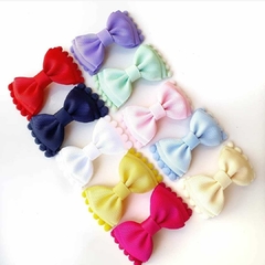 Laço Ana com Pompom nas laterais