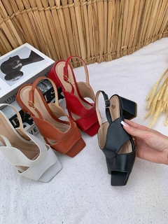 Sandália Salto Bloco Marli Off-White na internet