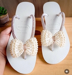 Havaianas Laço Pérolas Strass Dourado