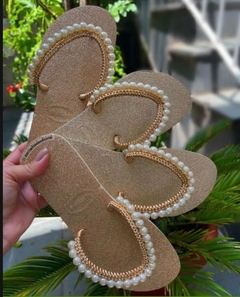 Havaianas Flat Brilhante com Pérolas e Strass