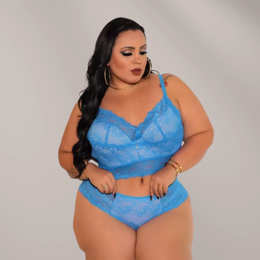 Conjunto Cropped Renda de Cílios e Calcinha Fio Duplo - Modelo Plus Size