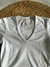 Top cuello V blanco - comprar online