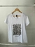 Remera escote V print