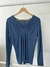 Remera azul frunce