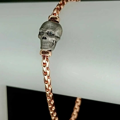 Pulsera de oro rosa con Craneo de oro negro satinado