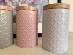 Lata con tapa color pastel - Jaswanti Tienda de Objetos