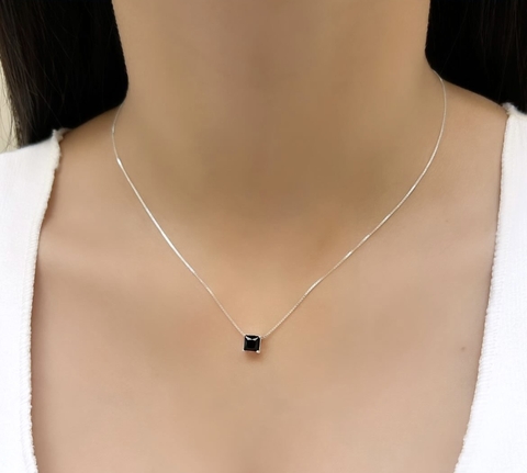 Colar Pingente Quadrado Preto - comprar online