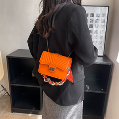 Imagem do Bolsa Feminina Transversal Alça Corrente