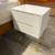 Conjunto de 02 Mesas de Cabeceira Imperador OFF WHITE Pés Aço Dourado - loja online